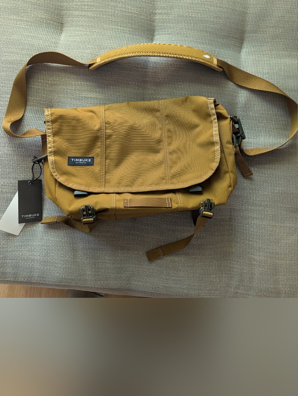 Timbuk2 Classic Flight Messenger Bag in Brass/Army NWT - Picture 2 of 9